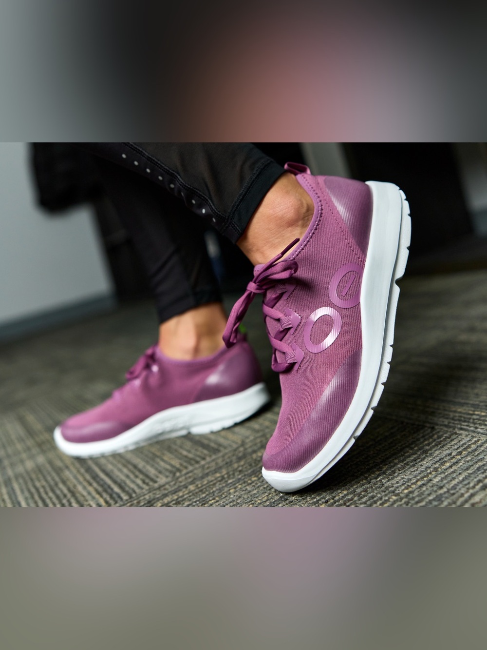 Oofos OOmg Sport LS Shoe in plum women’s size 7 NWT